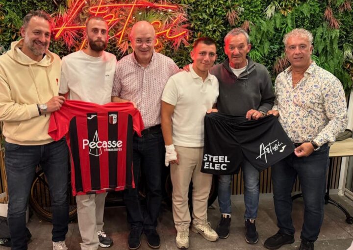 Présentation du nouveau maillot à l'ARtusi